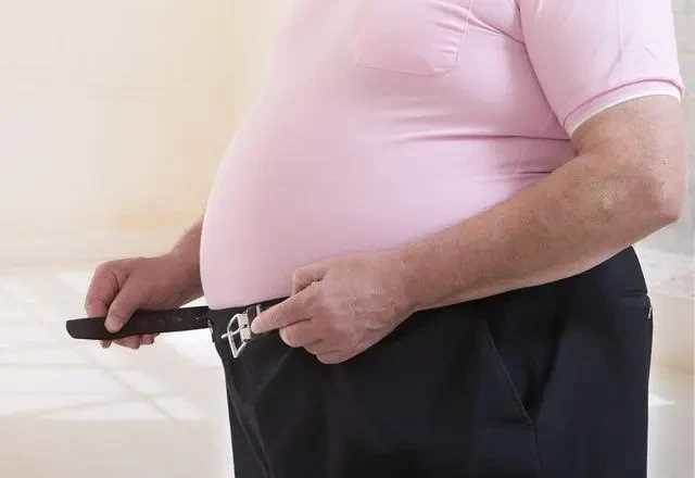 體內有癌，腹部先知！肚子有四個表現，多半是癌細胞露出「馬腳」