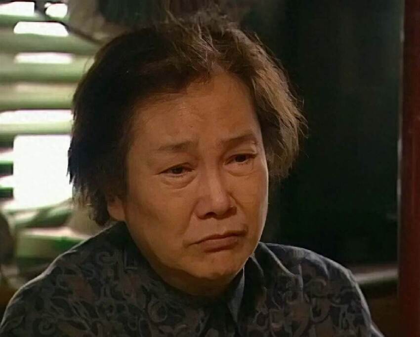 一路走好!香港知名演員舉行設靈儀式,撞上颱風天氣遺體提前火化,古天樂張柏芝等眾星含淚送花牌