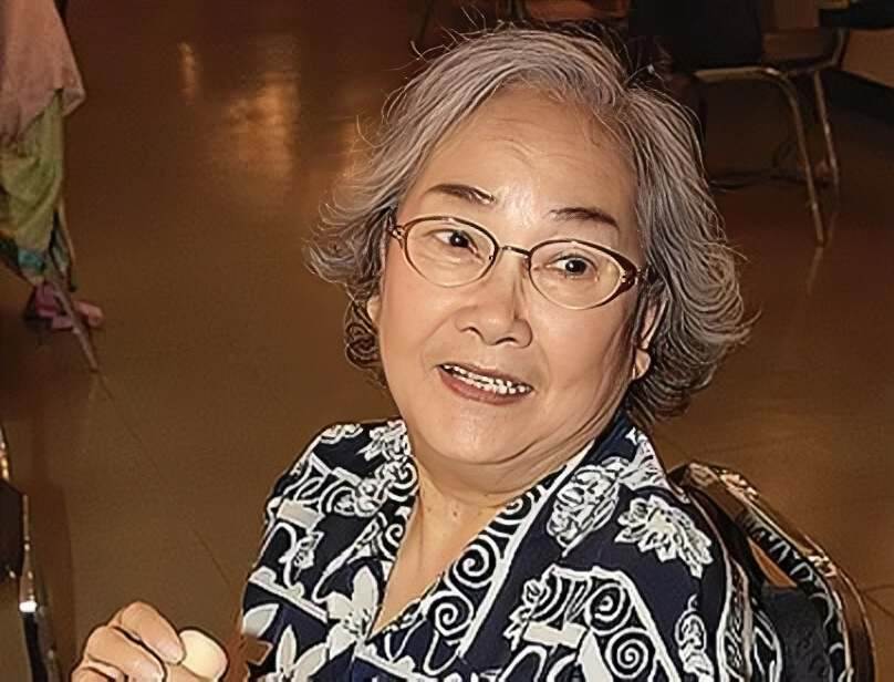 一路走好!香港知名演員舉行設靈儀式,撞上颱風天氣遺體提前火化,古天樂張柏芝等眾星含淚送花牌