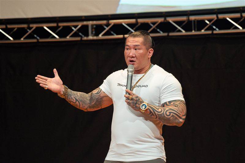 46歲館長腦胃心3器官亮紅燈,赴中國醫治計劃曝光!最新病況棘手