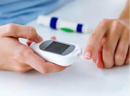 人有四癢，大病將至？醫生提醒：出現這3種異常，或是大病預警