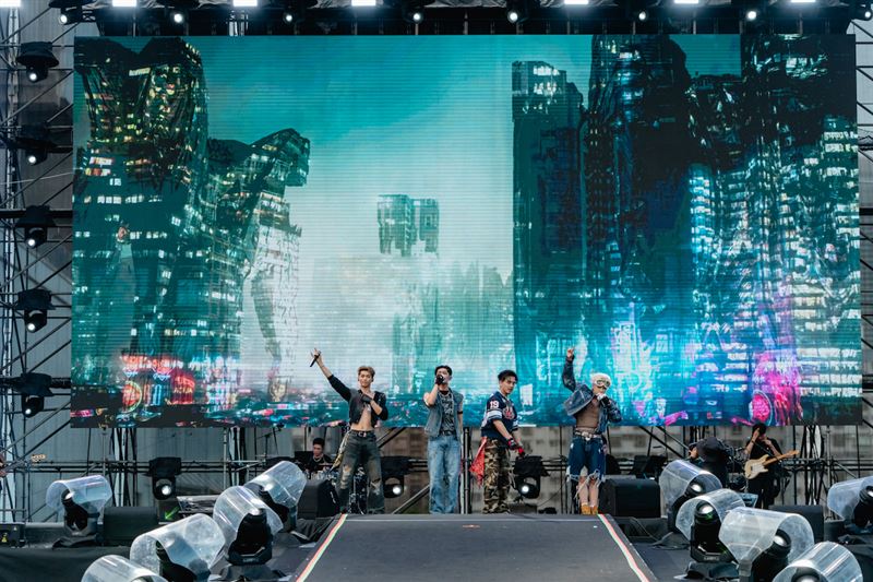 直擊/與娜璉拚了!李雅英台上「濕身秀」辣爆 電臀狂扭曲線爆