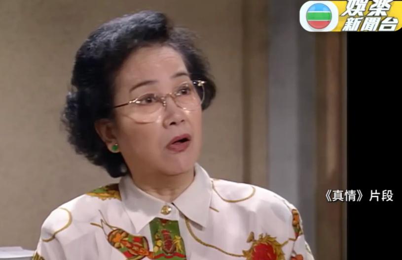 黎宣喪禮，黎姿和癱瘓弟弟現身送別姑媽，與表姐相擁而泣心情悲痛