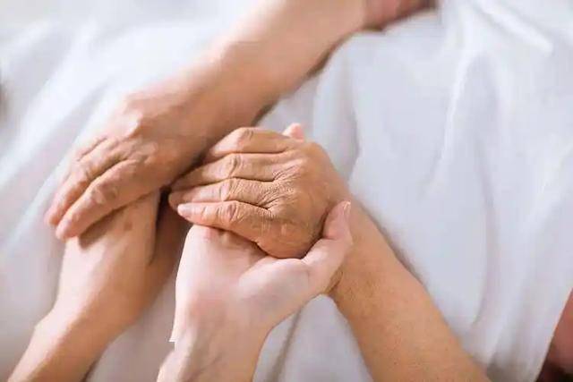 醫生提醒：身體2個部位瘙癢，或是糖尿病信號，別以為是皮膚病！