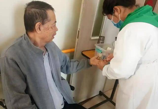 醫生提醒：身體2個部位瘙癢，或是糖尿病信號，別以為是皮膚病！