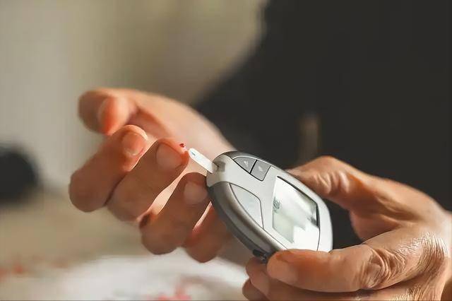 醫生提醒：身體2個部位瘙癢，或是糖尿病信號，別以為是皮膚病！