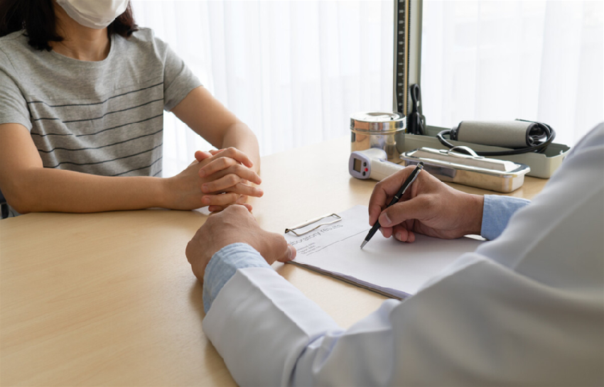 搶救無效！女子腹瀉發燒「12小時後離世」 醫生「這一物放冰箱3天」就不要吃了：容易中毒