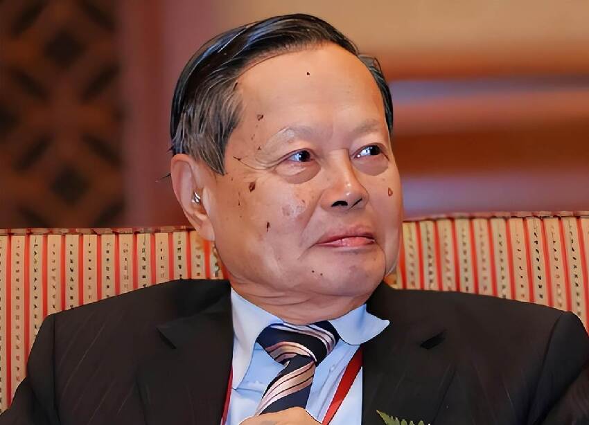 49歲翁帆也沒想到,丈夫楊振寧去世後,竟因「生前1個舉動」再次口碑暴漲!