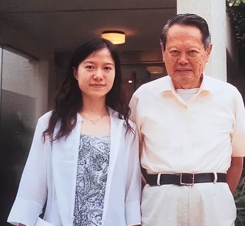 49歲翁帆也沒想到,丈夫楊振寧去世後,竟因「生前1個舉動」再次口碑暴漲!