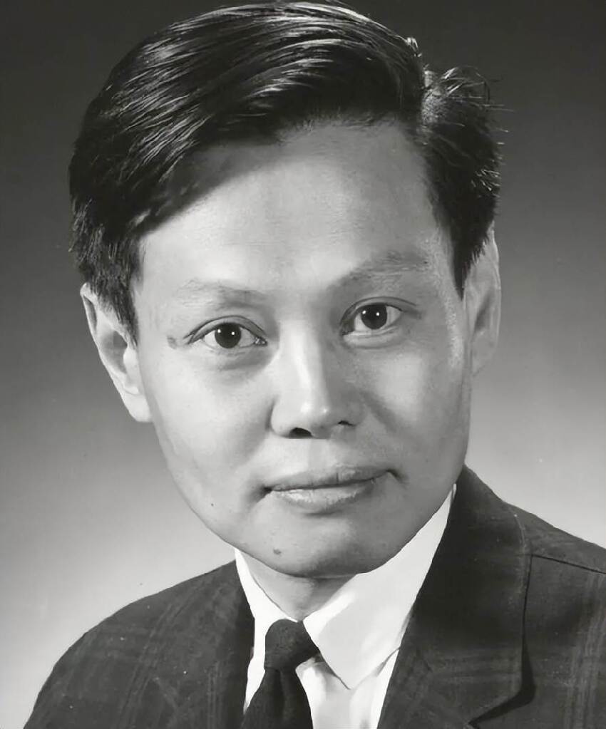 49歲翁帆也沒想到,丈夫楊振寧去世後,竟因「生前1個舉動」再次口碑暴漲!