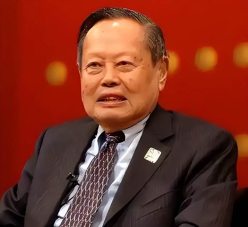 49歲翁帆也沒想到,丈夫楊振寧去世後,竟因「生前1個舉動」再次口碑暴漲!