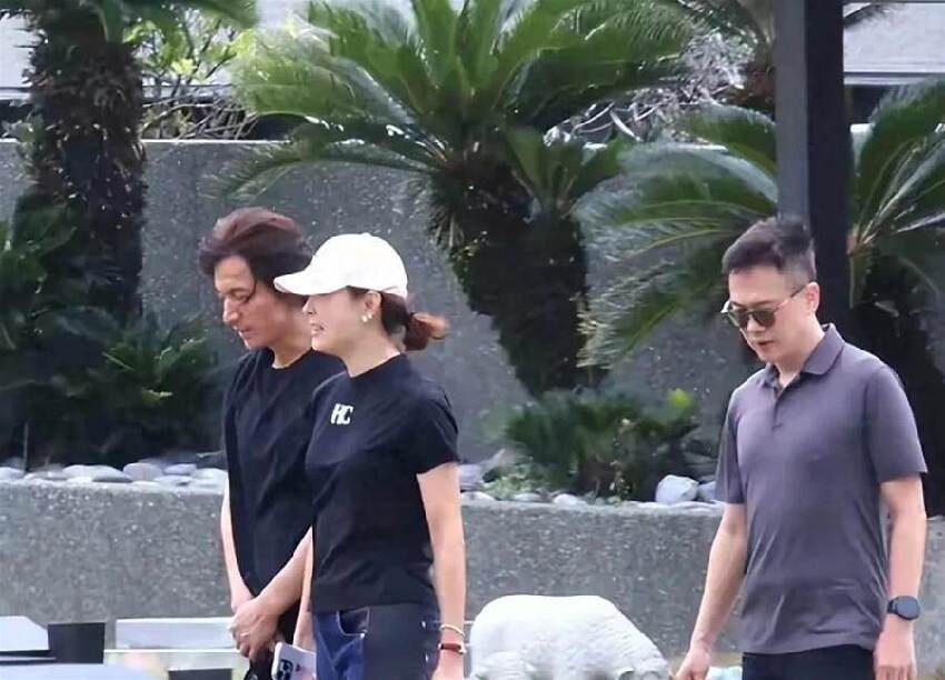 言承旭墓園祭拜大S！停13分鐘...不見具俊曄，卻看見「他1個遺留物」轉身瞬間淚崩：太殘酷