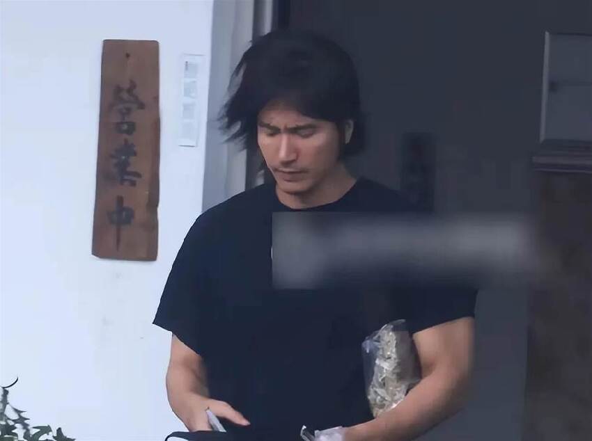言承旭墓園祭拜大S！停13分鐘...不見具俊曄，卻看見「他1個遺留物」轉身瞬間淚崩：太殘酷