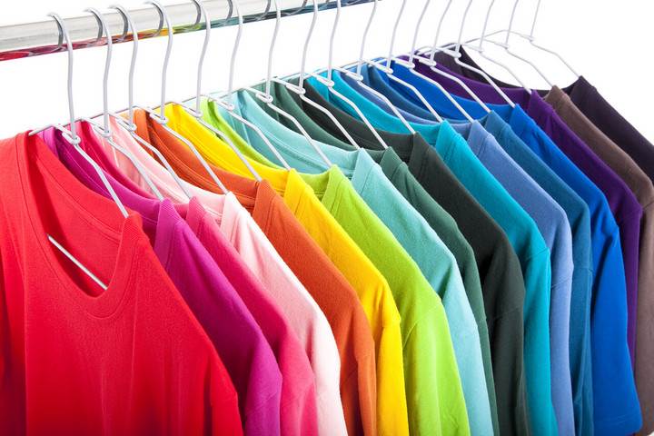 生肖鼠、豬、蛇、馬、虎、兔，在2024年穿這三種顏色衣服最招財